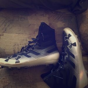 Under armor football cleats 13.5 men’s